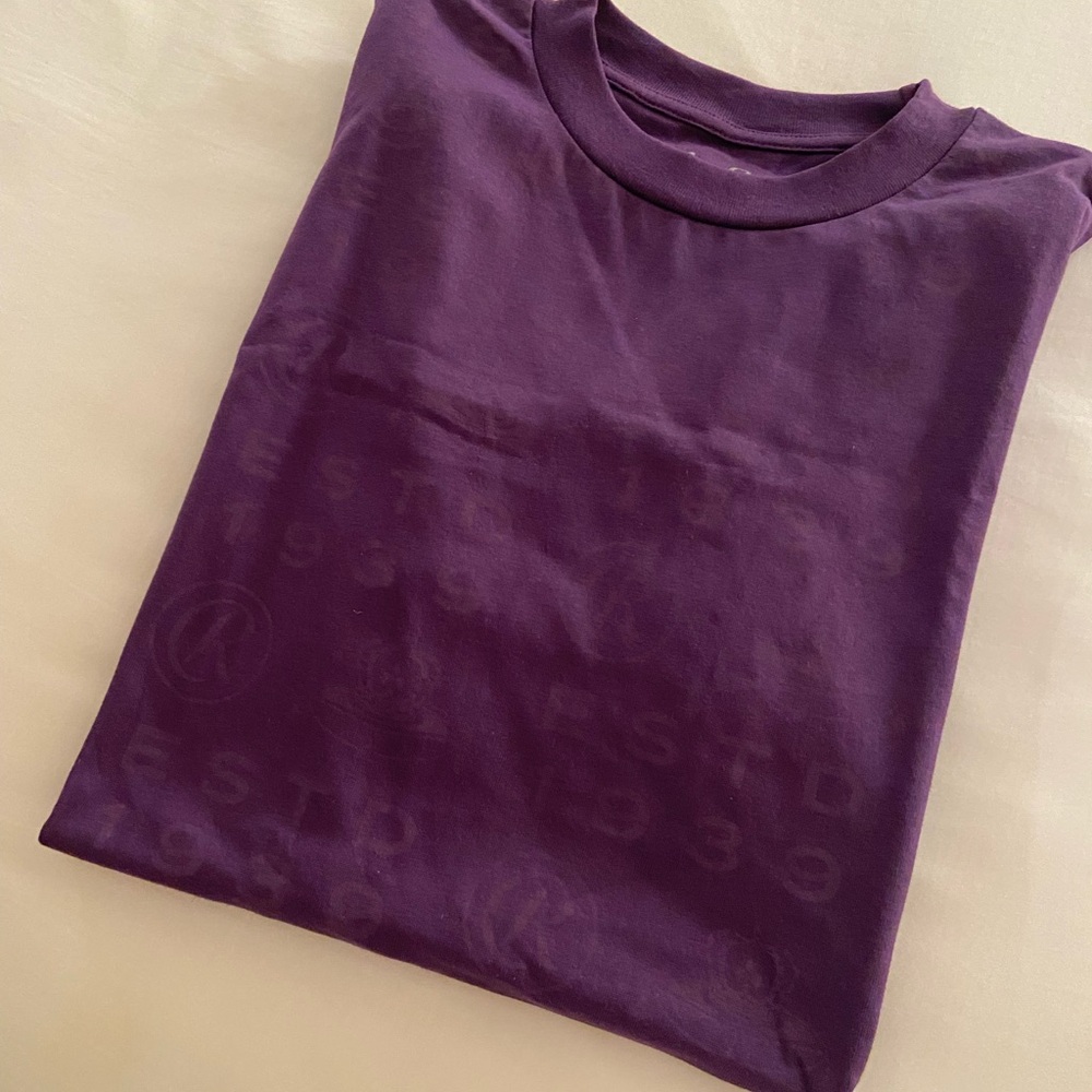 RARE UNIQUE CROWN ROYAL T SHIRT SIZE M